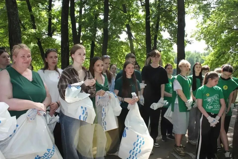 В Саранске прошли акции «Вода России» и «Зелёная весна»: более 60 волонтёров собрали свыше 90 мешков мусора у Лесного озера В Саранске прошли акции «Вода России» и «Зелёная весна»: более 60 волонтёров собрали свыше 90 мешков мусора у Лесного озера