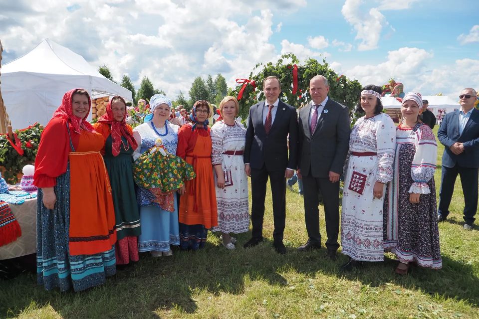 Артём Здунов: #ГодЕдинстваНародов. Каждый год встречаем Троицу на родном самобытным празднике «Акша келу» в с. Вадовские Селищи Зубово-Полянского района! В этот день сюда приезжают наши земляки - уроженцы села, проживающие... Артём Здунов: #ГодЕдинстваНародов. Каждый год встречаем Троицу на родном самобытным празднике «Акша келу» в с. Вадовские Селищи Зубово-Полянского района! В этот день сюда приезжают наши земляки - уроженцы села, проживающие...