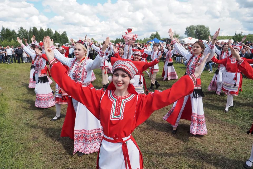 Артём Здунов: #ГодЕдинстваНародов. Каждый год встречаем Троицу на родном самобытным празднике «Акша келу» в с. Вадовские Селищи Зубово-Полянского района! В этот день сюда приезжают наши земляки - уроженцы села, проживающие... Артём Здунов: #ГодЕдинстваНародов. Каждый год встречаем Троицу на родном самобытным празднике «Акша келу» в с. Вадовские Селищи Зубово-Полянского района! В этот день сюда приезжают наши земляки - уроженцы села, проживающие...
