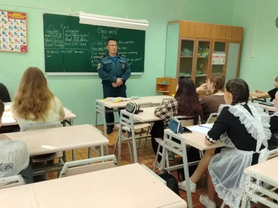 Занятия по основам безопасности с детьми - неотъемлемая часть профилактической работы сотрудников МЧС России Занятия по основам безопасности с детьми - неотъемлемая часть профилактической работы сотрудников МЧС России