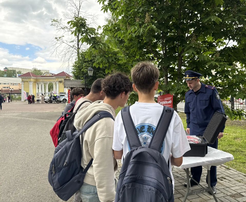 В Саранске следователь-криминалист познакомил подростков с секретами профессии в День защиты детей В Саранске следователь-криминалист познакомил подростков с секретами профессии в День защиты детей