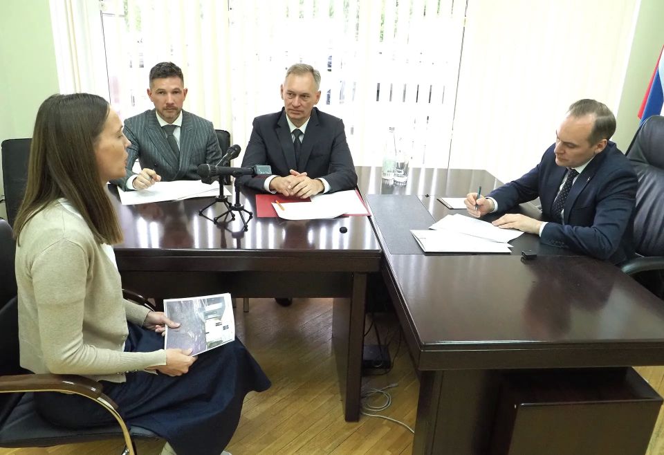 Артём Здунов: #ЛичныйПриём. Встретились с нашими жителями: пришли с житейскими вопросами от лица целого посёлка, улицы, дома Артём Здунов: #ЛичныйПриём. Встретились с нашими жителями: пришли с житейскими вопросами от лица целого посёлка, улицы, дома