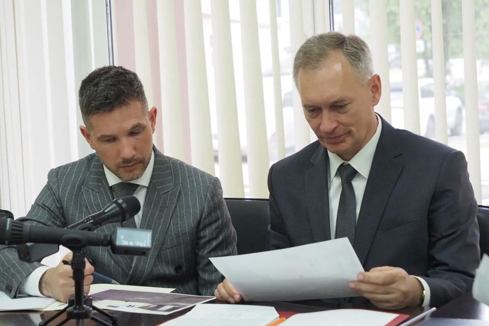 Артём Здунов: #ЛичныйПриём. Встретились с нашими жителями: пришли с житейскими вопросами от лица целого посёлка, улицы, дома Артём Здунов: #ЛичныйПриём. Встретились с нашими жителями: пришли с житейскими вопросами от лица целого посёлка, улицы, дома