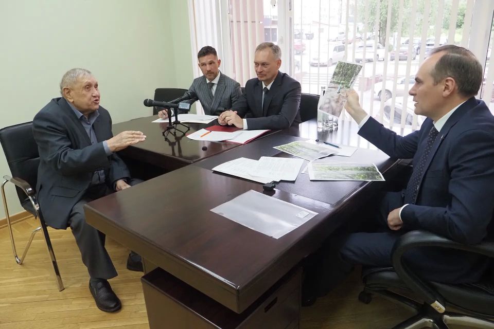 Артём Здунов: #ЛичныйПриём. Встретились с нашими жителями: пришли с житейскими вопросами от лица целого посёлка, улицы, дома Артём Здунов: #ЛичныйПриём. Встретились с нашими жителями: пришли с житейскими вопросами от лица целого посёлка, улицы, дома