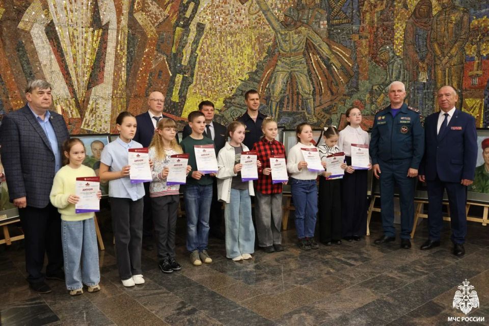 В Мемориальном музее военного и трудового подвига 1941-1945 года состоялась церемония награждения победителей конкурса детского рисунка В Мемориальном музее военного и трудового подвига 1941-1945 года состоялась церемония награждения победителей конкурса детского рисунка