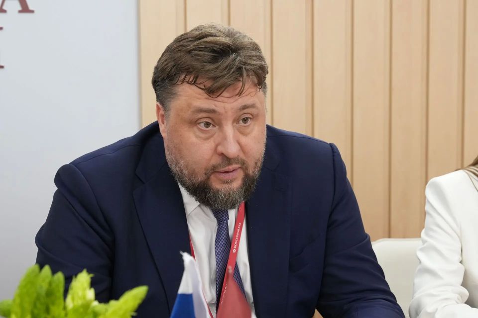 На полях #ПМЭФ под руководством Главы республики провели рабочие встречи с директорами крупных компаний и организаций: На полях #ПМЭФ под руководством Главы республики провели рабочие встречи с директорами крупных компаний и организаций: