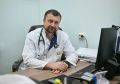 В стенах «Республиканской клинической больницы имени С.В. Каткова», где каждый коридор помнит шаги сотен пациентов, а воздух пропитан терпением и верой, трудится человек, чьё призвание — возвращать жизнь