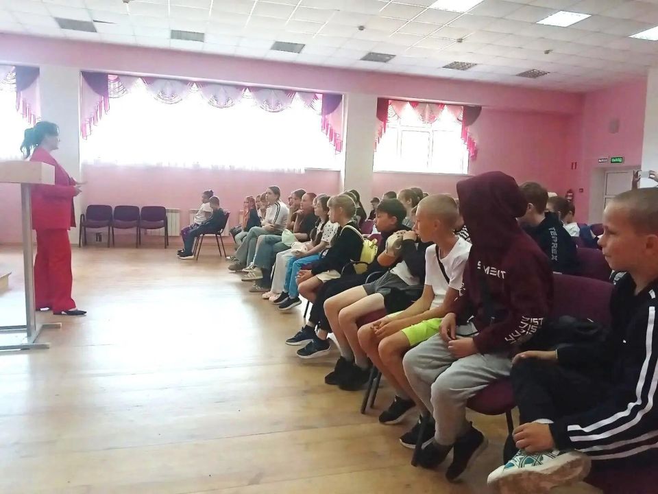 В Саранске в пришкольных лагерях с детьми проводятся беседы по безопасному поведению в летние каникулы В Саранске в пришкольных лагерях с детьми проводятся беседы по безопасному поведению в летние каникулы