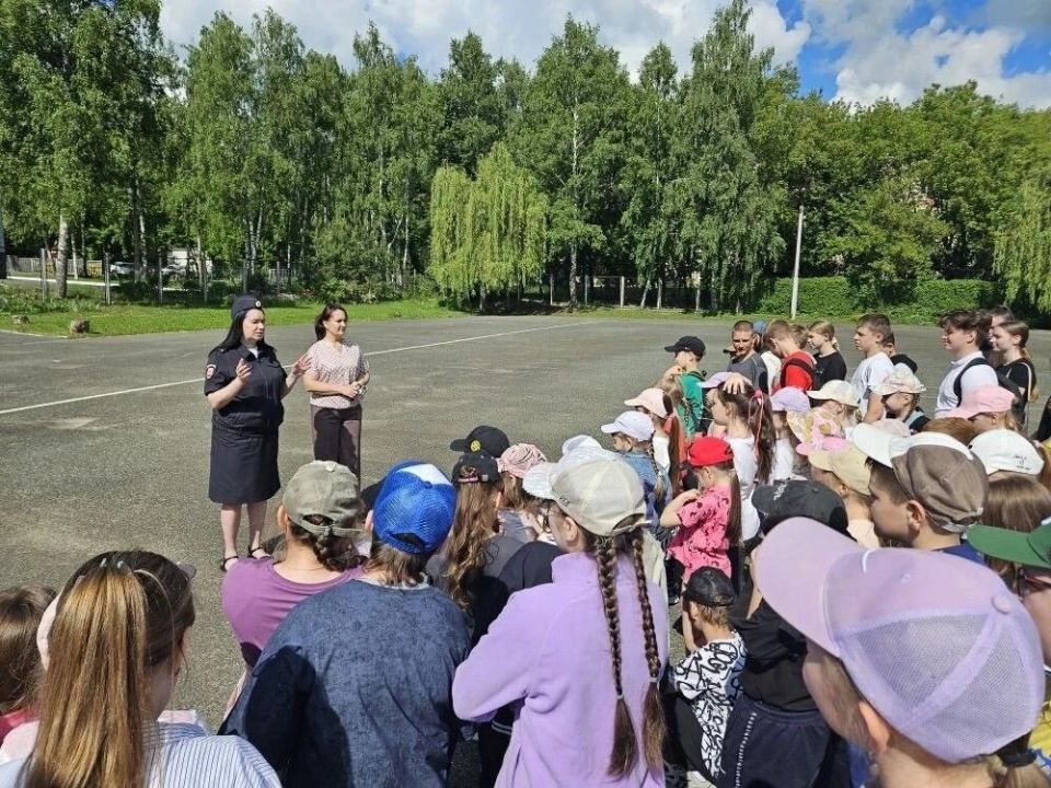 В Саранске в пришкольных лагерях с детьми проводятся беседы по безопасному поведению в летние каникулы В Саранске в пришкольных лагерях с детьми проводятся беседы по безопасному поведению в летние каникулы