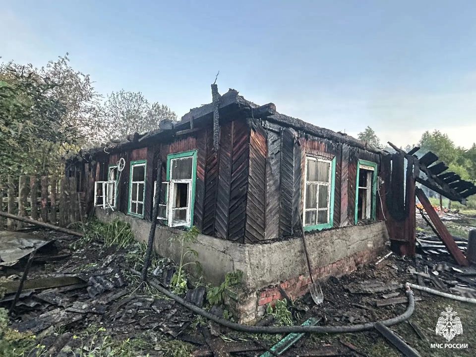 Герой по-соседству. В посёлке Умет Республики Мордовия на улице Новостроящейся загорелся жилой дом Герой по-соседству. В посёлке Умет Республики Мордовия на улице Новостроящейся загорелся жилой дом