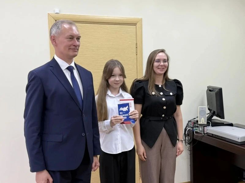 В Мордовии в рамках патриотического проекта «Мы – граждане России» школьники региона получили первые паспорта В Мордовии в рамках патриотического проекта «Мы – граждане России» школьники региона получили первые паспорта