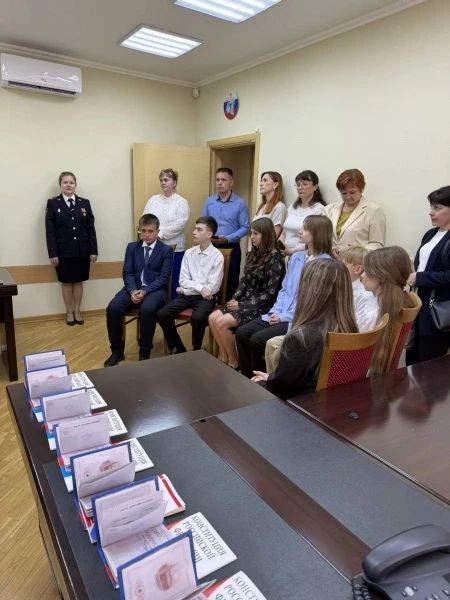 В Мордовии в рамках патриотического проекта «Мы – граждане России» школьники региона получили первые паспорта В Мордовии в рамках патриотического проекта «Мы – граждане России» школьники региона получили первые паспорта