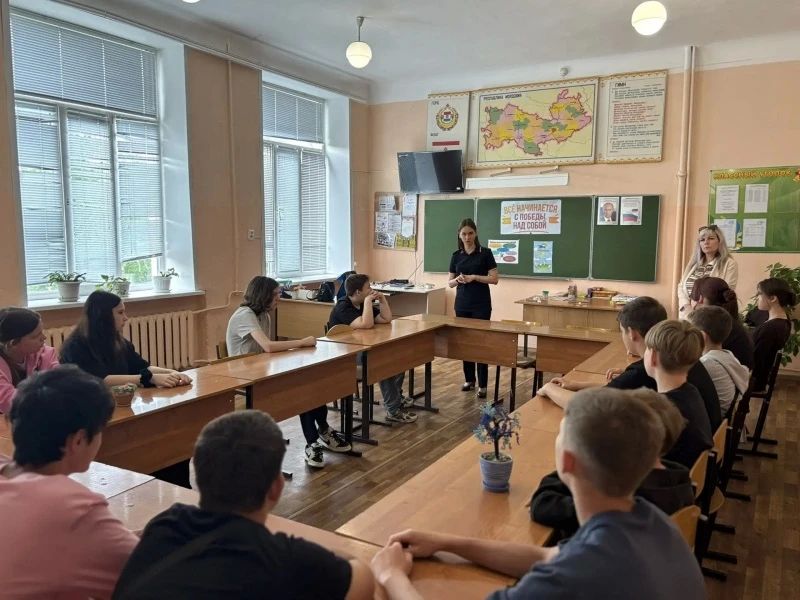 В Мордовии полицейские и волонтеры в рамках месячника антинаркотической направленности провели игру для воспитанников социально-реабилитационного центра В Мордовии полицейские и волонтеры в рамках месячника антинаркотической направленности провели игру для воспитанников социально-реабилитационного центра