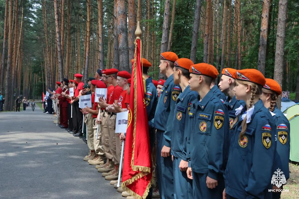 В Мордовии дан старт республиканским соревнованиям юных спасателей — «Школа безопасности» В Мордовии дан старт республиканским соревнованиям юных спасателей — «Школа безопасности»