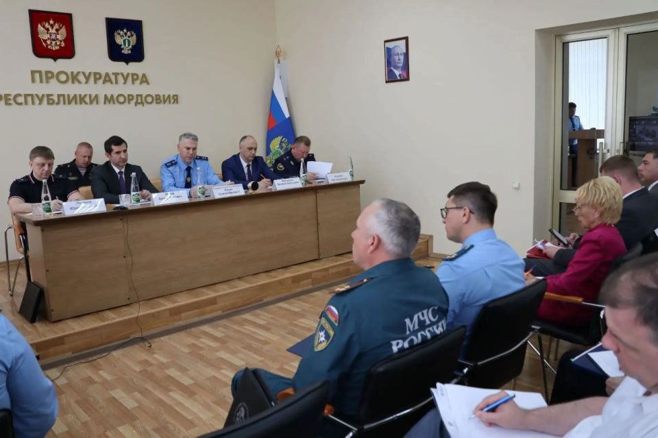 Сегодня, 11 июня 2026 года, под председательством прокурора республики Сергея Лапина состоялось координационное совещание руководителей правоохранительных органов Республики Мордовия, посвященное состоянию работы по... Сегодня, 11 июня 2026 года, под председательством прокурора республики Сергея Лапина состоялось координационное совещание руководителей правоохранительных органов Республики Мордовия, посвященное состоянию работы по...