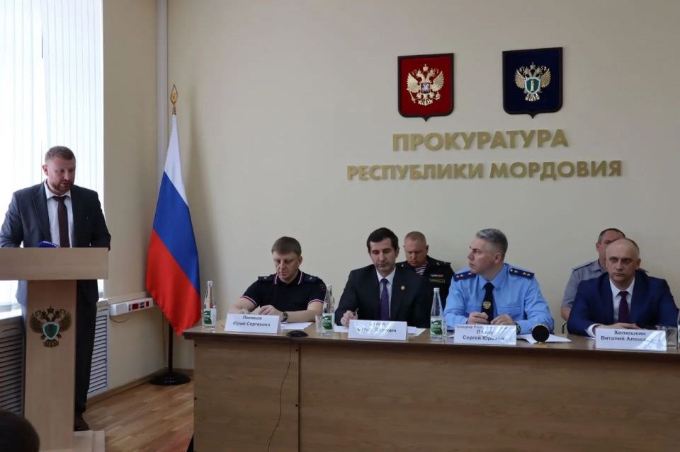 Сегодня, 11 июня 2026 года, под председательством прокурора республики Сергея Лапина состоялось координационное совещание руководителей правоохранительных органов Республики Мордовия, посвященное состоянию работы по... Сегодня, 11 июня 2026 года, под председательством прокурора республики Сергея Лапина состоялось координационное совещание руководителей правоохранительных органов Республики Мордовия, посвященное состоянию работы по...