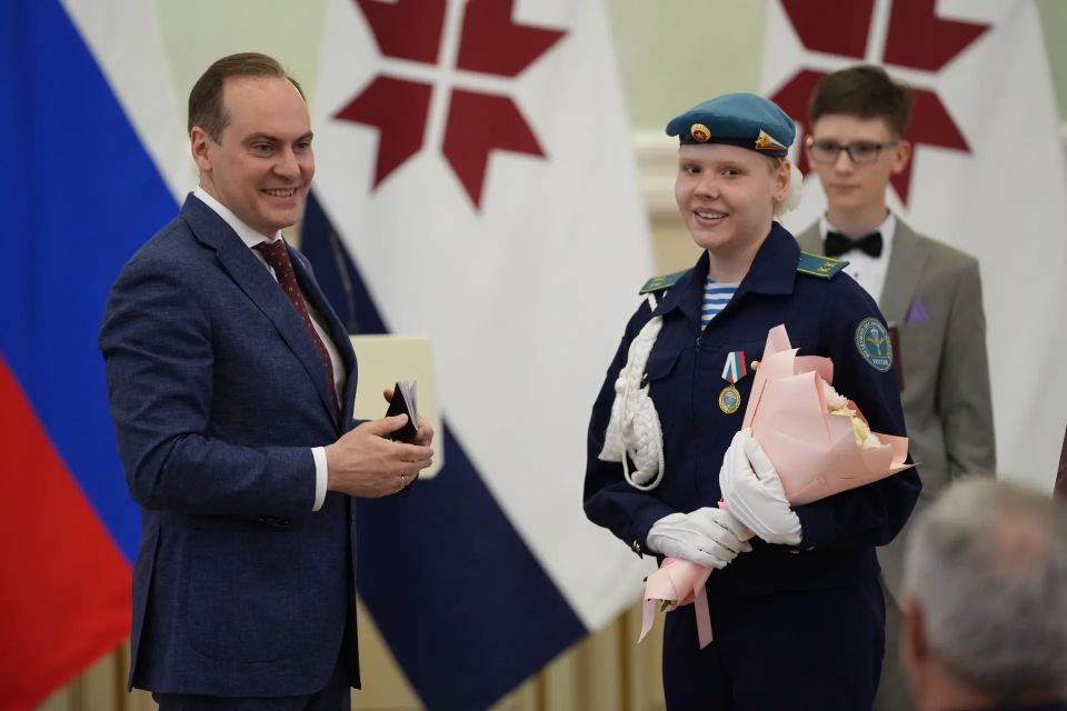 Артём Здунов: С особой гордостью чествую земляков в #ДеньРоссии! Герои спецоперации, многодетные семьи, наша молодёжь - достойные сыны и дочери большой России-Матушки! С праздником, дорогие Артём Здунов: С особой гордостью чествую земляков в #ДеньРоссии! Герои спецоперации, многодетные семьи, наша молодёжь - достойные сыны и дочери большой России-Матушки! С праздником, дорогие