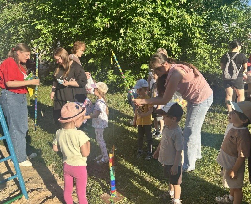 В Саранске по ул. М. Расковой, 14/1 состоялся праздник двора В Саранске по ул. М. Расковой, 14/1 состоялся праздник двора