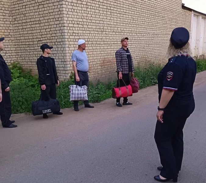 Сотрудники МВД по Республике Мордовия депортировали за пределы России троих иностранцев, совершивших преступления Сотрудники МВД по Республике Мордовия депортировали за пределы России троих иностранцев, совершивших преступления
