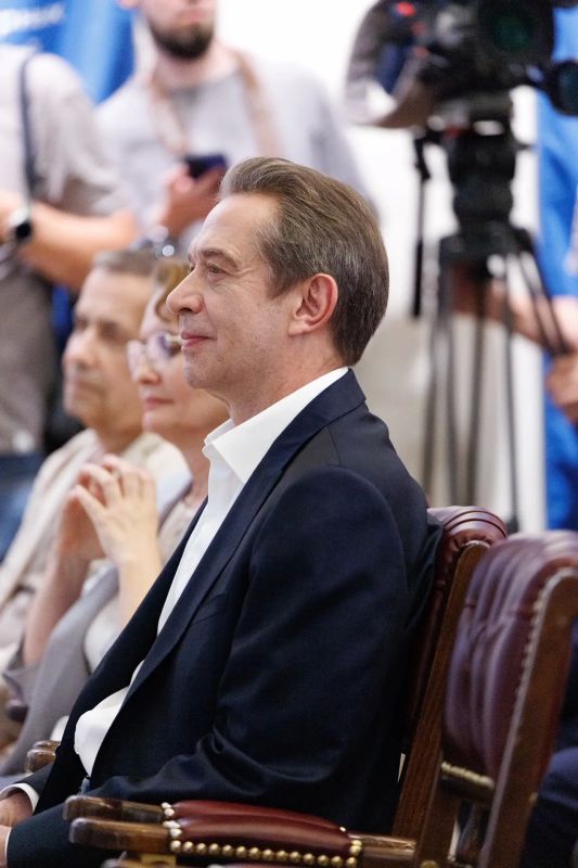 Артём Здунов: 5 лет назад Президент России Владимир Путин принял историческое решение - о создании Президентского фонда культурных инициатив Артём Здунов: 5 лет назад Президент России Владимир Путин принял историческое решение - о создании Президентского фонда культурных инициатив