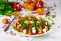 Салат с хурмой, сыром и рукколой