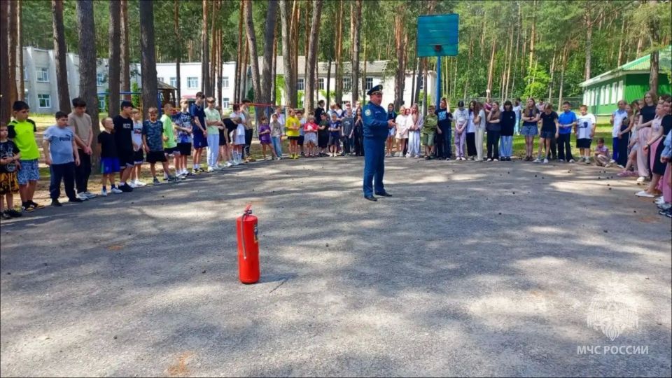 В Ковылкинском детском санатории "Сосновый бор" прошло профилактическое занятие от сотрудников чрезвычайного ведомства В Ковылкинском детском санатории "Сосновый бор" прошло профилактическое занятие от сотрудников чрезвычайного ведомства