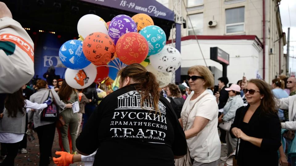 Мордовские театры продолжают путь с «Театральным поездом»! Мордовские театры продолжают путь с «Театральным поездом»!