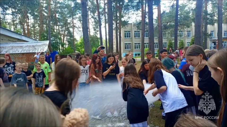 В Ковылкинском детском санатории "Сосновый бор" прошло профилактическое занятие от сотрудников чрезвычайного ведомства В Ковылкинском детском санатории "Сосновый бор" прошло профилактическое занятие от сотрудников чрезвычайного ведомства