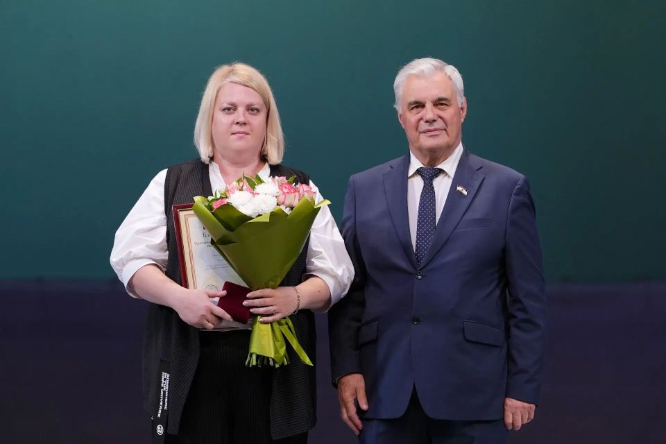 Владимир Чибиркин поздравил коллектив компании «Газпром газораспределение Саранск» с ее 60-летием Владимир Чибиркин поздравил коллектив компании «Газпром газораспределение Саранск» с ее 60-летием