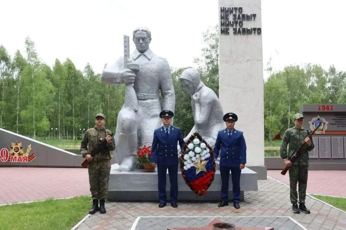 В ДЕНЬ ПАМЯТИ И СКОРБИ ПРОКУРОРЫ ПОЧТИЛИ ПАМЯТЬ ПОГИБШИХ ВО ВРЕМЯ ВЕЛИКОЙ ОТЕЧЕСТВЕННОЙ ВОЙНЫ В ДЕНЬ ПАМЯТИ И СКОРБИ ПРОКУРОРЫ ПОЧТИЛИ ПАМЯТЬ ПОГИБШИХ ВО ВРЕМЯ ВЕЛИКОЙ ОТЕЧЕСТВЕННОЙ ВОЙНЫ