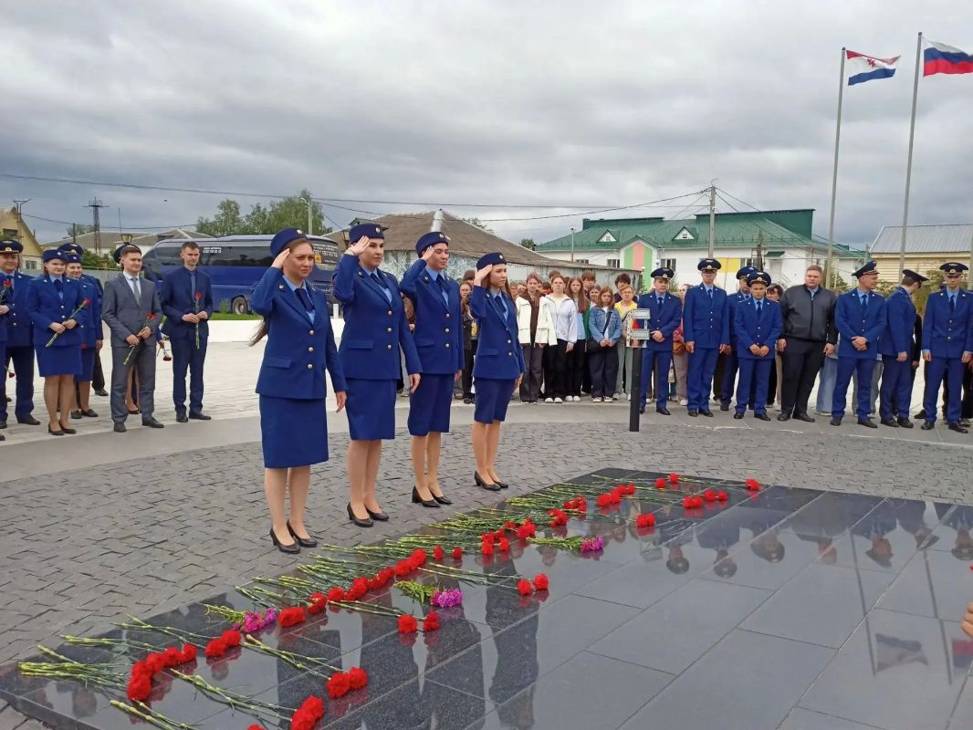 В ДЕНЬ ПАМЯТИ И СКОРБИ ПРОКУРОРЫ ПОЧТИЛИ ПАМЯТЬ ПОГИБШИХ ВО ВРЕМЯ ВЕЛИКОЙ ОТЕЧЕСТВЕННОЙ ВОЙНЫ В ДЕНЬ ПАМЯТИ И СКОРБИ ПРОКУРОРЫ ПОЧТИЛИ ПАМЯТЬ ПОГИБШИХ ВО ВРЕМЯ ВЕЛИКОЙ ОТЕЧЕСТВЕННОЙ ВОЙНЫ