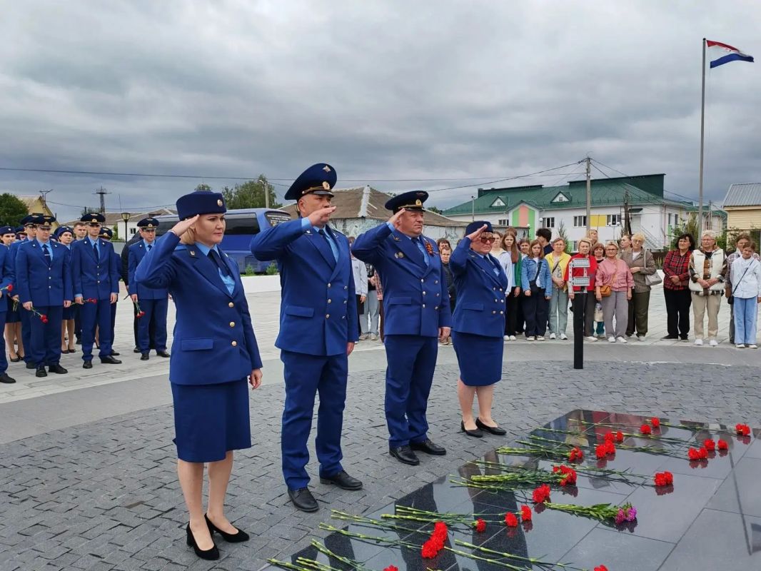 В ДЕНЬ ПАМЯТИ И СКОРБИ ПРОКУРОРЫ ПОЧТИЛИ ПАМЯТЬ ПОГИБШИХ ВО ВРЕМЯ ВЕЛИКОЙ ОТЕЧЕСТВЕННОЙ ВОЙНЫ В ДЕНЬ ПАМЯТИ И СКОРБИ ПРОКУРОРЫ ПОЧТИЛИ ПАМЯТЬ ПОГИБШИХ ВО ВРЕМЯ ВЕЛИКОЙ ОТЕЧЕСТВЕННОЙ ВОЙНЫ