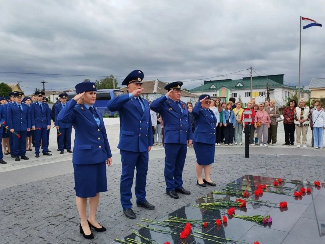 В ДЕНЬ ПАМЯТИ И СКОРБИ ПРОКУРОРЫ ПОЧТИЛИ ПАМЯТЬ ПОГИБШИХ ВО ВРЕМЯ ВЕЛИКОЙ ОТЕЧЕСТВЕННОЙ ВОЙНЫ В ДЕНЬ ПАМЯТИ И СКОРБИ ПРОКУРОРЫ ПОЧТИЛИ ПАМЯТЬ ПОГИБШИХ ВО ВРЕМЯ ВЕЛИКОЙ ОТЕЧЕСТВЕННОЙ ВОЙНЫ