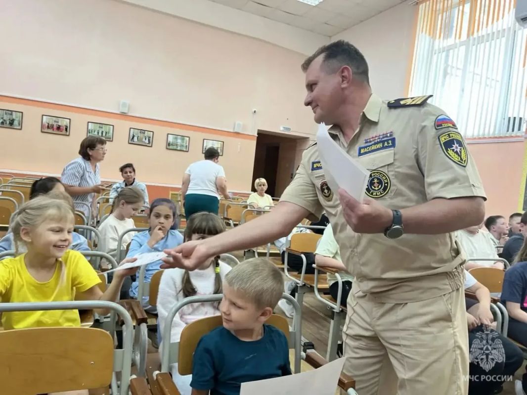 Безопасность на воде: сотрудники ГИМС МЧС России проводят профилактику в детских лагерях Безопасность на воде: сотрудники ГИМС МЧС России проводят профилактику в детских лагерях