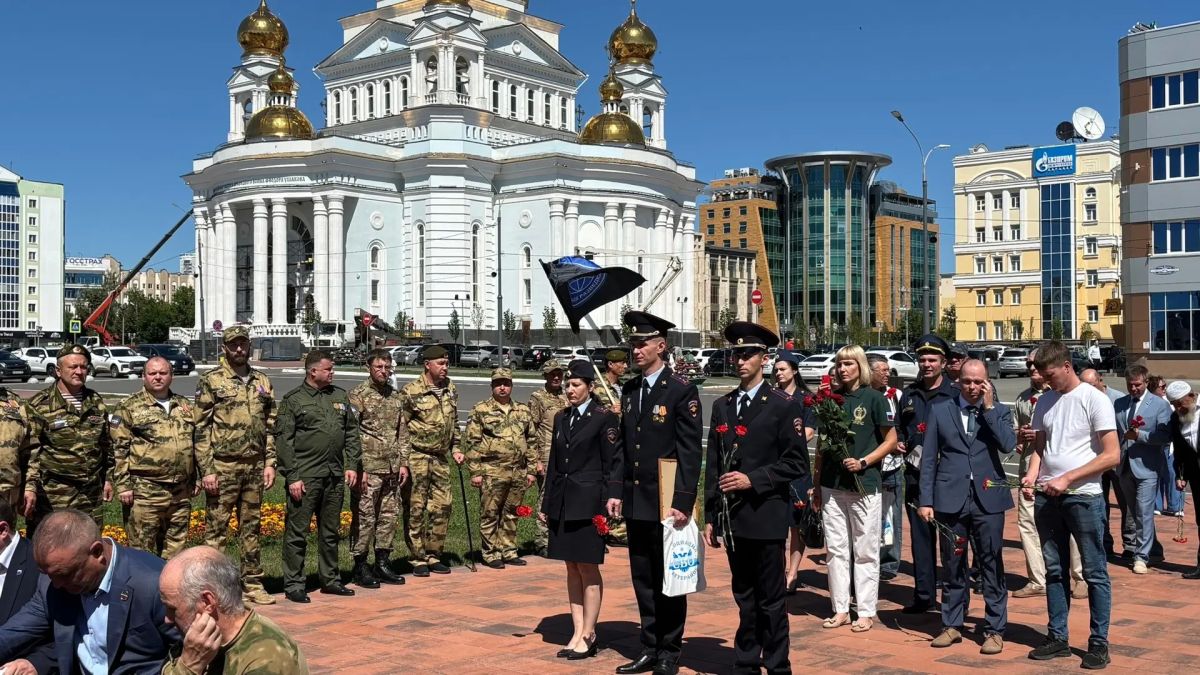 В День ветеранов боевых действий сотрудников УМВД России по го Саранск наградили за оказание гуманитарной помощи участникам СВО В День ветеранов боевых действий сотрудников УМВД России по го Саранск наградили за оказание гуманитарной помощи участникам СВО