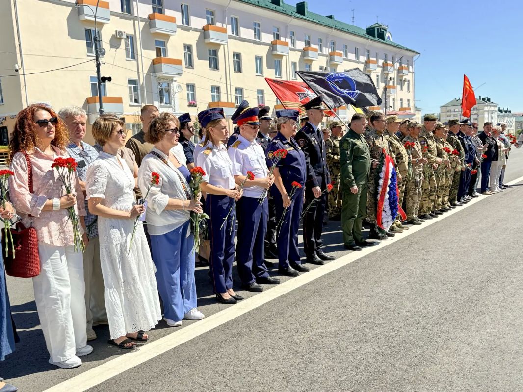 Сотрудники следственного управления почтили память защитников Отечества в День ветеранов боевых действий Сотрудники следственного управления почтили память защитников Отечества в День ветеранов боевых действий