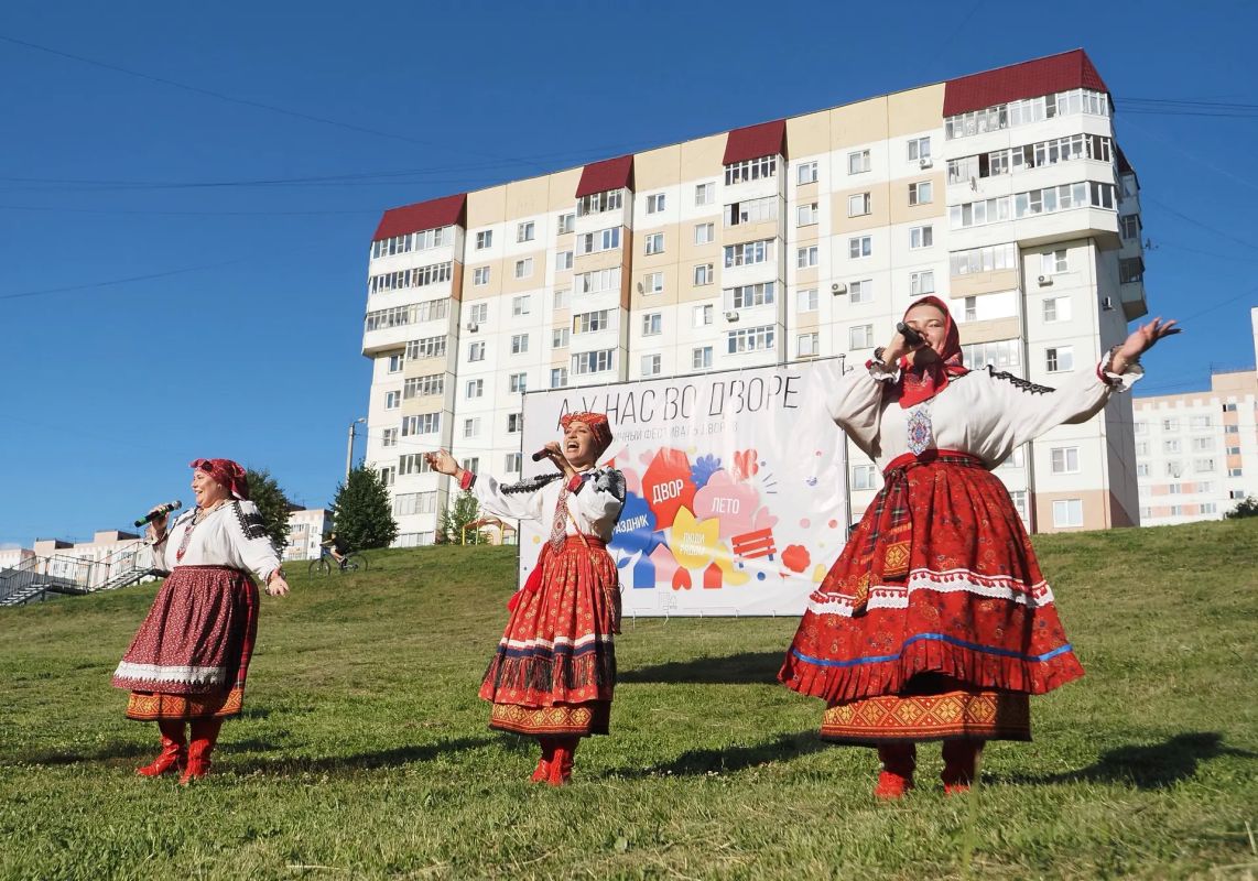 Артём Здунов: #ДеньДвора. Встретились с жителями микрорайона «Солнечный» - сегодня здесь наш традиционный праздник двора Артём Здунов: #ДеньДвора. Встретились с жителями микрорайона «Солнечный» - сегодня здесь наш традиционный праздник двора
