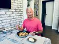 Как правильно организовать ужин для пожилых: советы для здоровья и долголетия