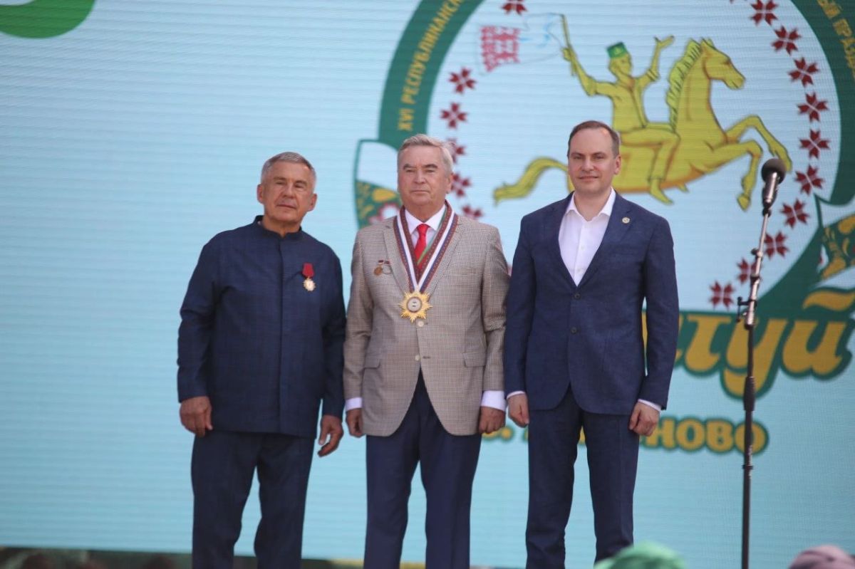 Среди почётных гостей праздника - Глава Республики Мордовия Артём Здунов и Раис Республики Татарстан Рустам Минниханов Среди почётных гостей праздника - Глава Республики Мордовия Артём Здунов и Раис Республики Татарстан Рустам Минниханов