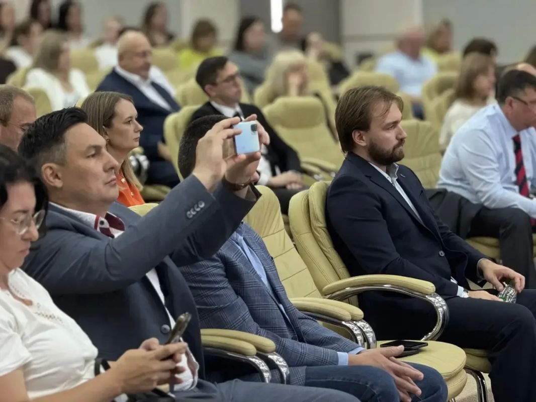 Иван Горин представил инфраструктурные площадки Мордовии на стратегической сессии Иван Горин представил инфраструктурные площадки Мордовии на стратегической сессии