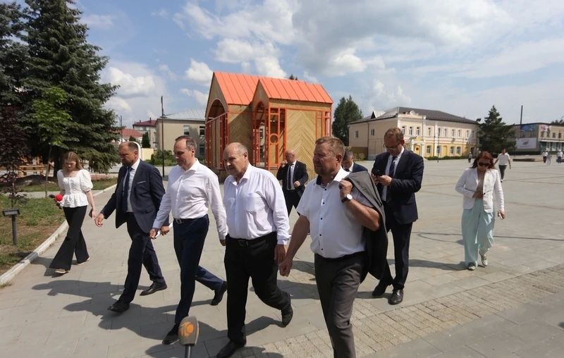 В субботу, 11 июля Глава республики Артём Здунов побывал с рабочей поездкой в Инсарском районе В субботу, 11 июля Глава республики Артём Здунов побывал с рабочей поездкой в Инсарском районе