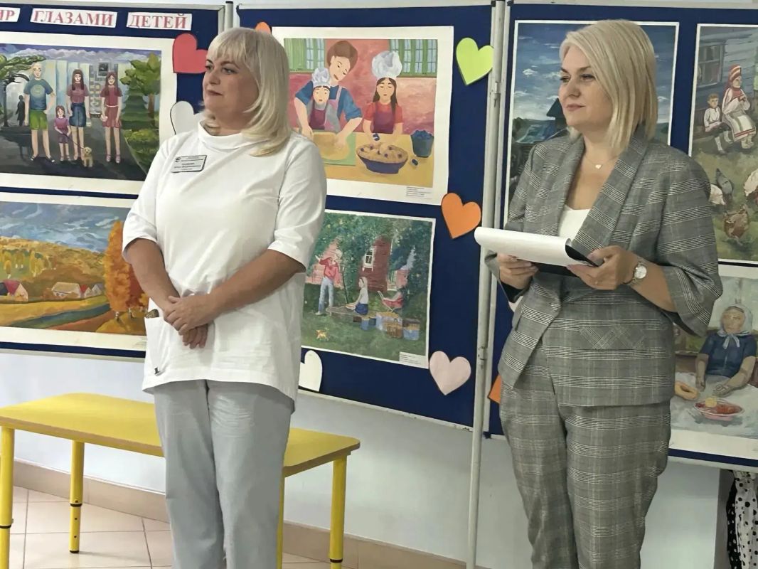 В Детской поликлинике № 2 г. Саранска в рамках проекта «Культурное долголетие» открылась выставка «Мир глазами детей» В Детской поликлинике № 2 г. Саранска в рамках проекта «Культурное долголетие» открылась выставка «Мир глазами детей»