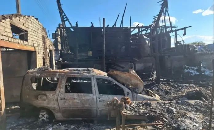 В Мордовии огонь уничтожил дом и гараж с машиной, семья чудом осталась жива