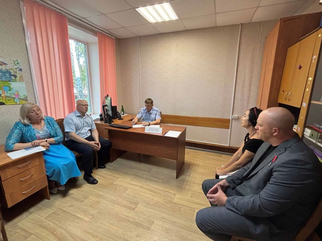 Министр внутренних дел по Республике Мордовия Юрий Поляков провел личный прием граждан в поселке Торбеево Министр внутренних дел по Республике Мордовия Юрий Поляков провел личный прием граждан в поселке Торбеево