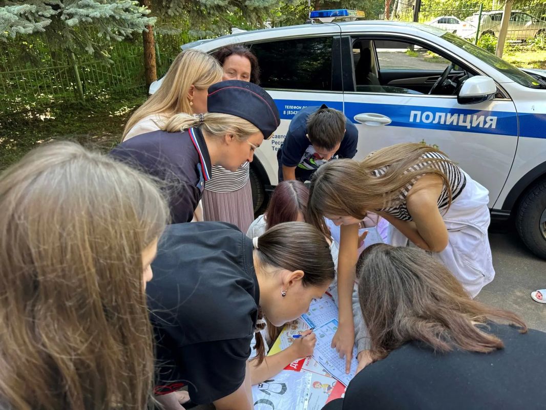 В Мордовии сотрудники Госавтоинспекции провели профилактическое мероприятие в республиканском детском санатории «Лесная сказка» В Мордовии сотрудники Госавтоинспекции провели профилактическое мероприятие в республиканском детском санатории «Лесная сказка»