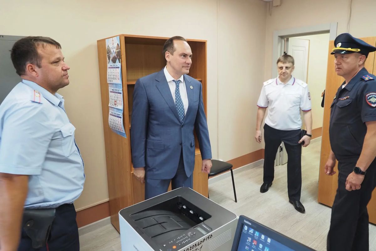 Артём Здунов: Поэтапно приводим в порядок пункты полиции - сегодня посетили участковый пункт в Октябрьском районе Саранска Артём Здунов: Поэтапно приводим в порядок пункты полиции - сегодня посетили участковый пункт в Октябрьском районе Саранска