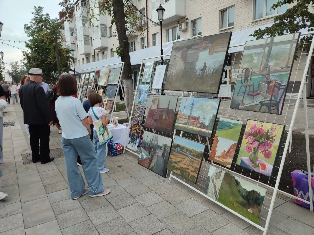 Проспект Ленина открыт!. Сегодня в Саранске открылся обновленный проспект Ленина — современное общественное пространство, которое станет новой точкой притяжения для жителей и гостей города Проспект Ленина открыт!. Сегодня в Саранске открылся обновленный проспект Ленина — современное общественное пространство, которое станет новой точкой притяжения для жителей и гостей города