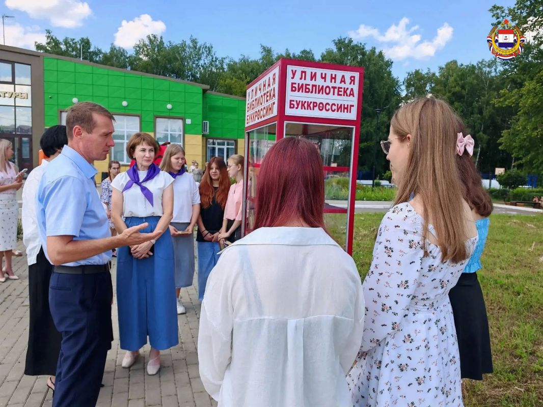 В Красном Сельце открылась модельная библиотека «Ягодный переплёт» В Красном Сельце открылась модельная библиотека «Ягодный переплёт»