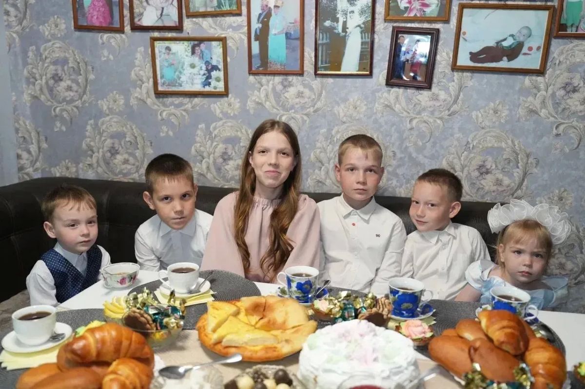 «Артём Алексеевич, спасибо Вам за наш новый автомобиль!» - говорят руководителю Мордовии Кутуровы из села Андреевка «Артём Алексеевич, спасибо Вам за наш новый автомобиль!» - говорят руководителю Мордовии Кутуровы из села Андреевка