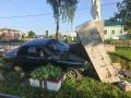 Легковушка снесла памятник в Мордовии